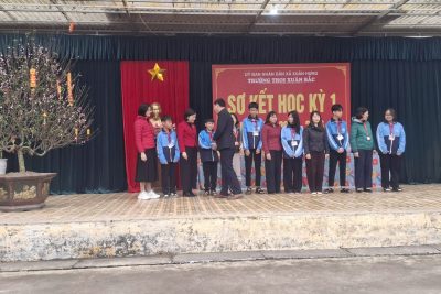 Mưa Xuân Không Làm Giảm Nhiệt Huyết: Thầy Và Trò THCS Xuân Bắc Tưng Bừng Lễ Sơ Kết Học Kỳ I